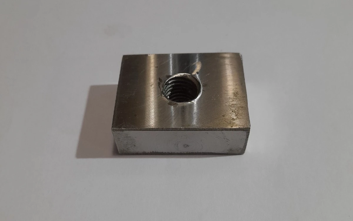 BLOCO DE FIXAÇAO COM ROSCA DO DEFLETOR FESX712