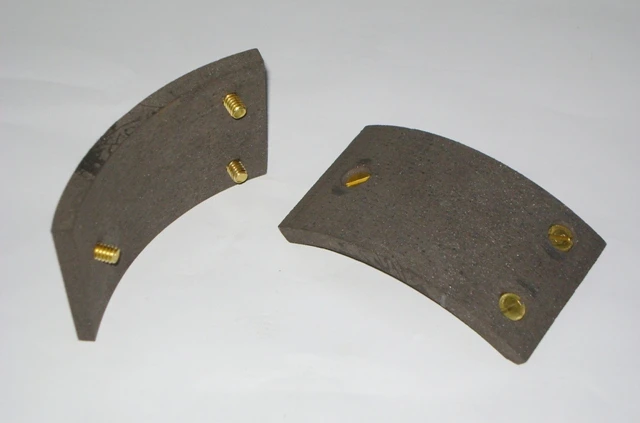 LONA DE FRICCAO COM 3 PARAFUSOS (3 FUROS)